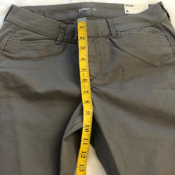 Old Navy Pixie Straight-Leg Cargo Pants - Picture 3 of 5